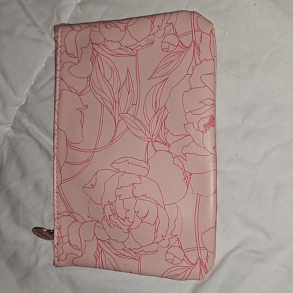 Ipsy makeup bag